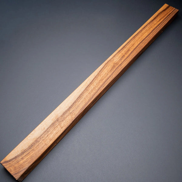 Riisgaard Knivmagnet 80cm Dansk Valnød (Frie Pladser) Product vendor