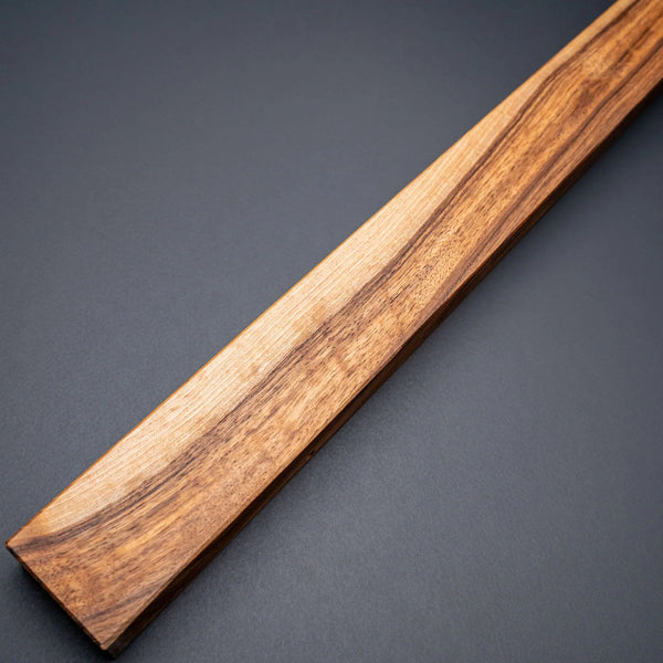 Riisgaard Knivmagnet 80cm Dansk Valnød (Frie Pladser) Product vendor