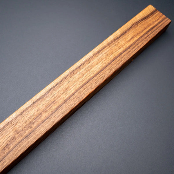Riisgaard Knivmagnet 80cm Dansk Valnød (Frie Pladser) Product vendor