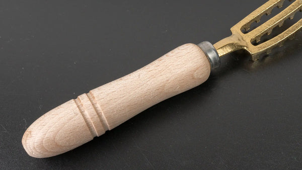 Hitohira Brass Fish Scaler Small - Tetogi