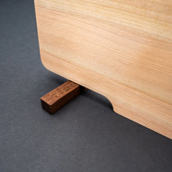 Hitohira Hinoki Thin Cutting Board with Stand (Medium) - Tetogi