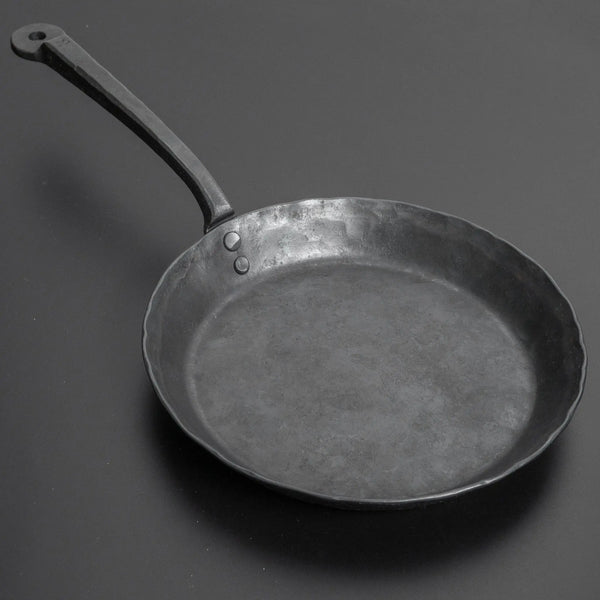 Kanatoko Hand Forged Iron Frying Pan (Medium) - Tetogi