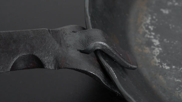 Kanatoko Hand Forged Iron Frying Pan (Removable Handle/ Nejiri) - Tetogi