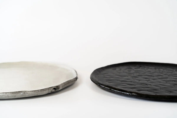 Komon Okuda Plate Kuro Haiyu (black ash glaze) - Tetogi