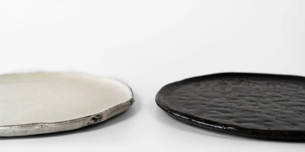 Komon Okuda Plate Kuro Haiyu (black ash glaze) - Tetogi