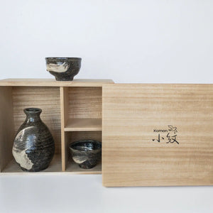 Komon Okuda Sake set with Kiri box Hakeme - Tetogi