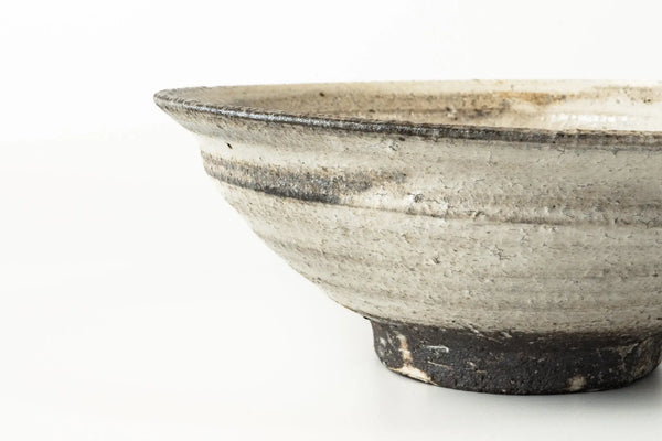 Komon Seji Okuda Asabachi Bowl Medium Kohiki Haiyu (white slip glaze & ash glaze) - Tetogi