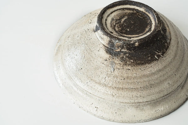 Komon Seji Okuda Asabachi Bowl Medium Kohiki Haiyu (white slip glaze & ash glaze) - Tetogi