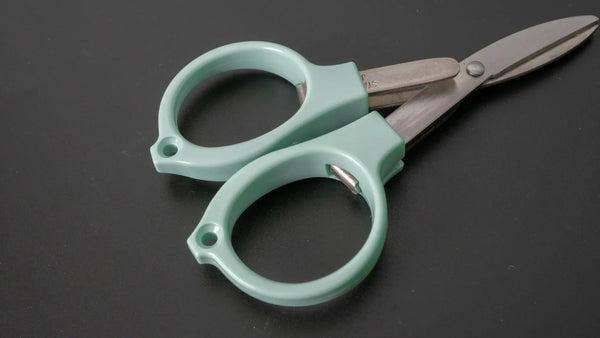 Yoshida Megane Folding Shears (Green) - Tetogi